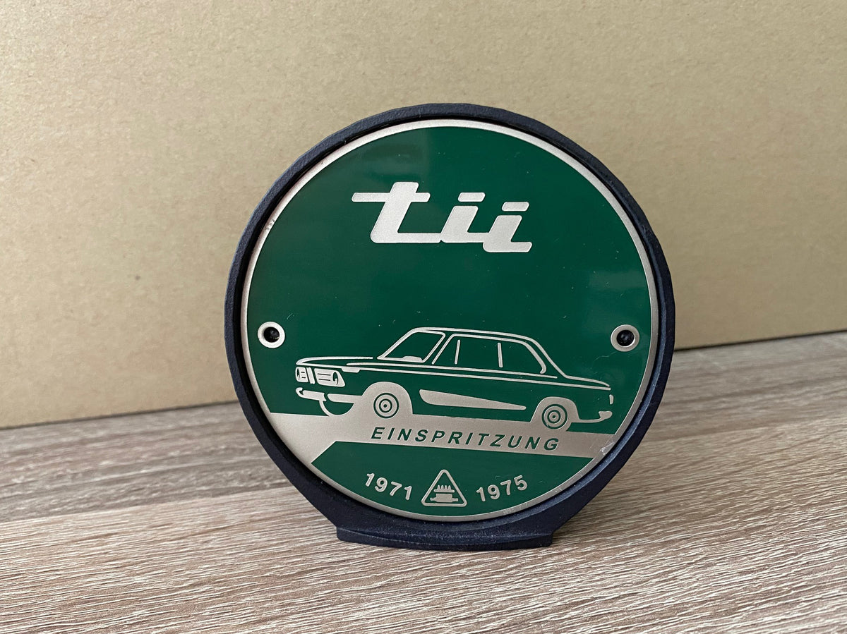 'Einspritzung' Tii Desk Badge (Green)